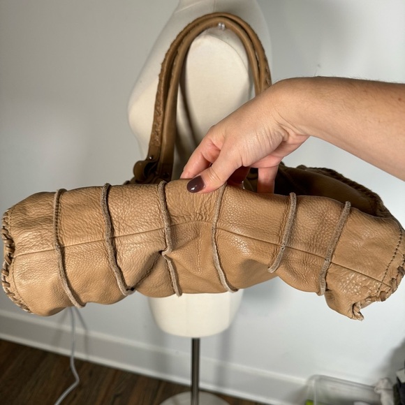 Kenneth Cole New York tan leather hobo shoulder bag - Picture 10 of 10